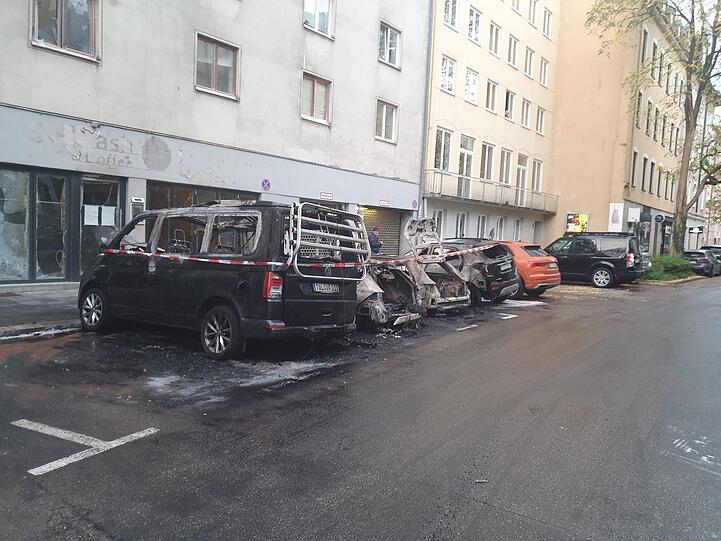 Vier Autos brannten in der Klenzestraße