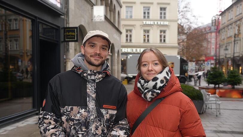 Valentino Schwarz und Luise Schneider stehen der Weihnachtswerbung eher kritisch gegenüber.