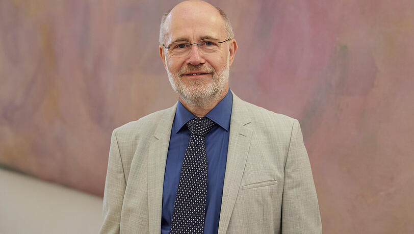 Harald Lesch, Professor f&uuml;r Astrophysik an der LMU. Er k&auml;mpft gegen den Mythos, es gebe "hocheffiziente Verbrenner".