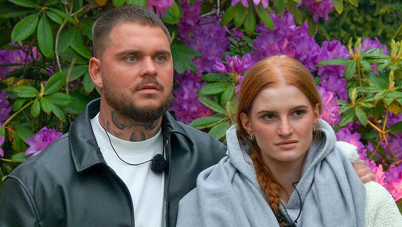 Nico Legat und Laura Parrinello verabschieden sich aus gesundheitlichen Gründen von ihren "Sommerhaus"-Mitbewohnern. Nico Legat und Laura Parrinello verabschieden sich aus gesundheitlichen Gründen von ihren "Sommerhaus"-Mitbewohnern.