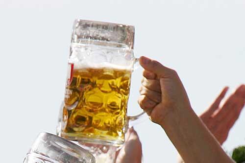 Er forderte Bier und ein Interview. (Symbolbild)