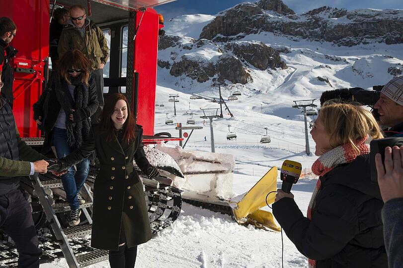 Amy MacDonald vor der Alpen-Kulisse