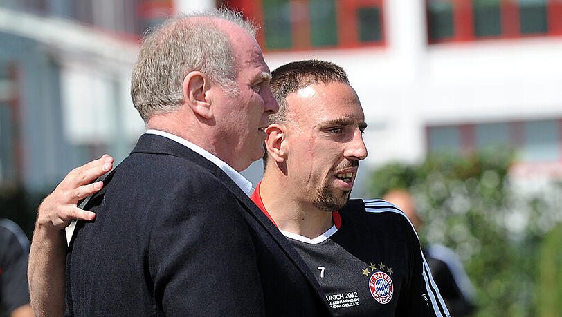 Franck Ribéry und Uli Hoeneß haben ein ausgezeichnetes Verhältnis zueinander. Franck Ribéry und Uli Hoeneß haben ein ausgezeichnetes Verhältnis zueinander.