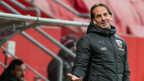 Ingolstadts Trainer Rüdiger Rehm gestikuliert.