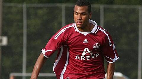 &bdquo;Der Kleine hat Erfahrung und in Hamburg schon vor großem Publikum gespielt&ldquo;: Oenning über Maxim Choupo-Moting.