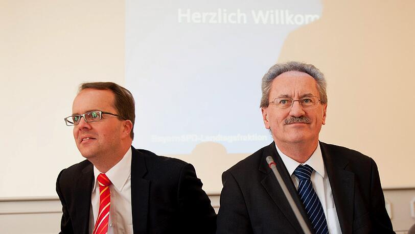 SPD-Spitzenkandidat Christian Ude und Landtagsfraktionschef Markus Rinderspacher haben die bayerischen Sozialdemokraten auf einen harten Kampf um die Macht im Freistaat eingeschworen. SPD-Spitzenkandidat Christian Ude und Landtagsfraktionschef Markus Rinderspacher haben die bayerischen Sozialdemokraten auf einen harten Kampf um die Macht im Freistaat eingeschworen.