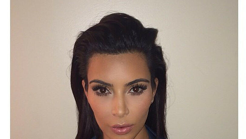 Selbst auf ihrem Passbild verzichtet Kim Kardashian nicht auf reichlich Dekolleté Selbst auf ihrem Passbild verzichtet Kim Kardashian nicht auf reichlich Dekolleté