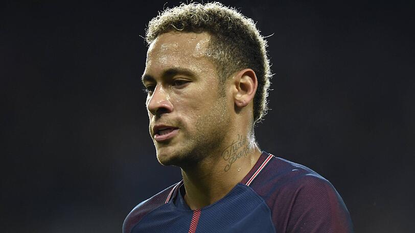 Hat sich leicht am Fuß verletzt: Superstar Neymar