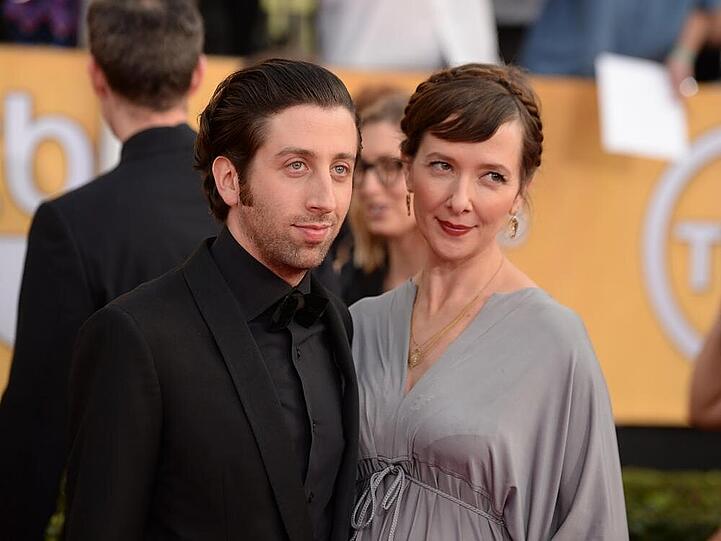 Simon Helberg und seine schwangere Frau bei den SAG Awards