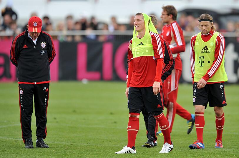 Am "Tag danach" nehmen die Bayern den Trainingsbetrieb wieder auf. Die Stimmungslage ist dabei deutlich erkennbar - die Bilder von der Säbener Straße.