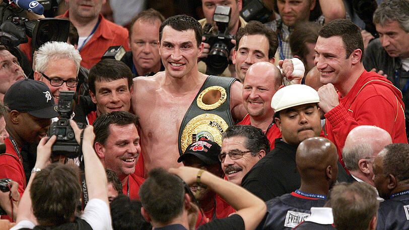 22.04.2006 - Mannheim: Klitschko ist wieder Weltmeister. Der Ukrainer bezwingt Chris Byrd (USA) durch technischen K.o.