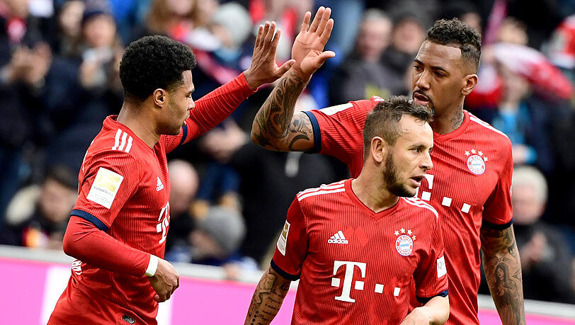Marschieren mit dem FC Bayern: Serge Gnabry, Rafinha und Jerome Boateng (v.li.). Marschieren mit dem FC Bayern: Serge Gnabry, Rafinha und Jerome Boateng (v.li.).