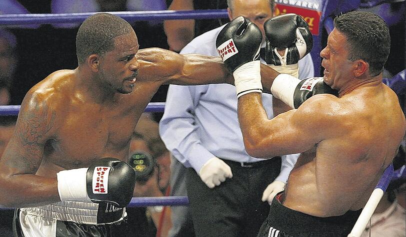 &bdquo;Ich bin wie ein Betrunkener durch den Ring getorkelt&ldquo;: Luan Krasniqi (r.) über seine Pleite gegen Tony Thompson.
