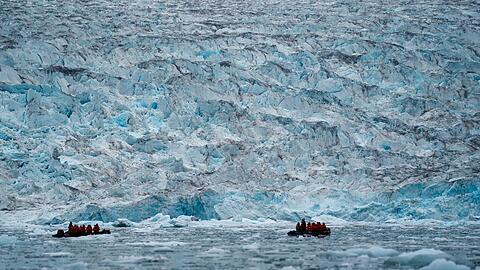 Gletscher im gr&ouml;nl&auml;ndischen Scoresby Sund. Die gr&ouml;nl&auml;ndische Politikerin Aaja Chemnitz meint: "Wir m&uuml;ssen uns auf das Schlimmste vorbereiten und das Beste hoffen."
