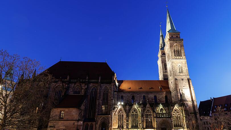 Touristen m&uuml;ssen f&uuml;r den Besuch der N&uuml;rnberger Sebalduskirche bald Eintritt bezahlen (Archivbild).