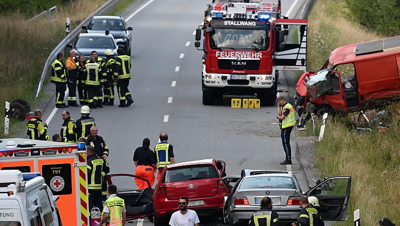 Die B20 war mehrere Stunden gesperrt. Die B20 war mehrere Stunden gesperrt.