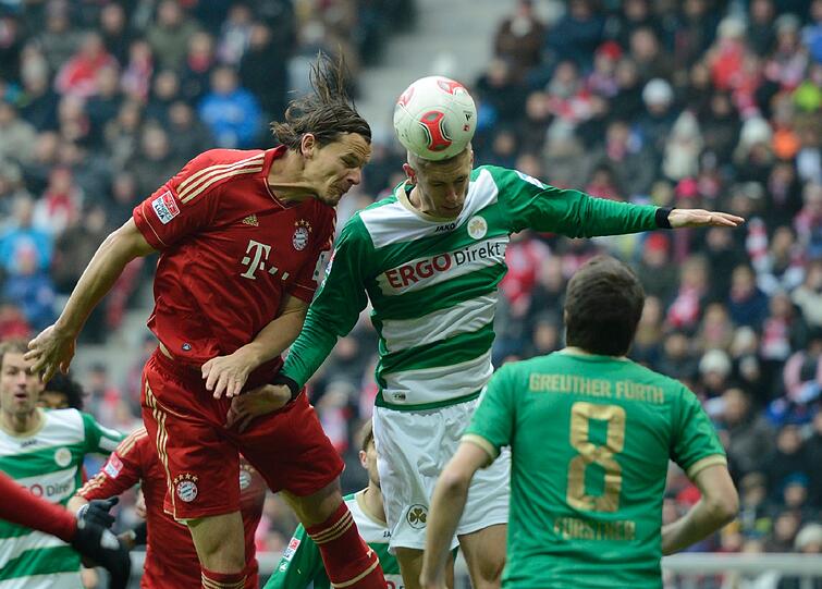 DANIEL VAN BUYTEN: Note 3. Bekam nach der Vorbereitung wie erwartet den Vorzug vor Boateng &ndash; erst der dritte Liga-Einsatz des Belgiers, und erstmals in der Top-Elf. Routiniert, konzentriert, sucht seine Chance Stammplatz und Vertragsverlängerung.