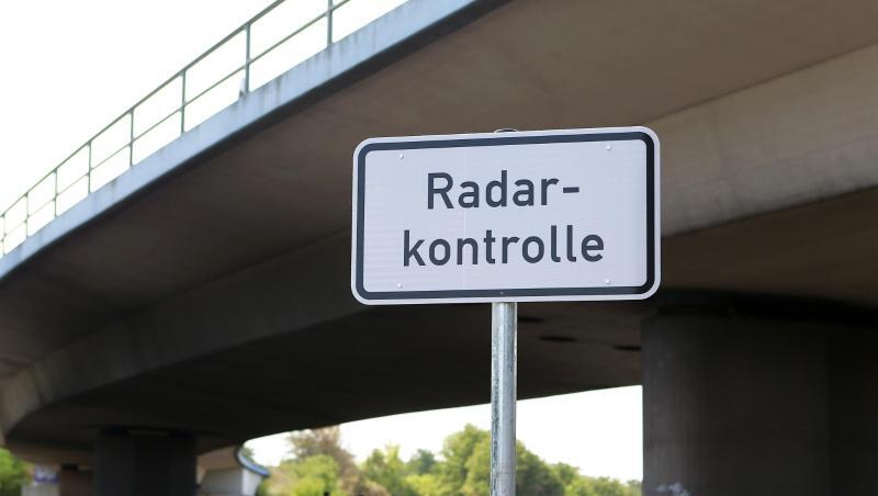 Die Polizei hat bei zwei Geschwindigkeitskontrollen erneut gravierende Verstöße festgestellt. (Symbobild) Die Polizei hat bei zwei Geschwindigkeitskontrollen erneut gravierende Verstöße festgestellt. (Symbobild)