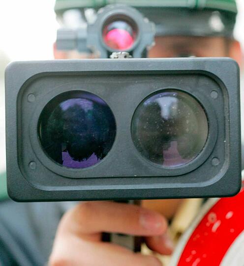 Mit so einer Laserpistole ist der 18-Jährige im Allgäu mit über 200 sachen auf der landstraße geblitzt worden