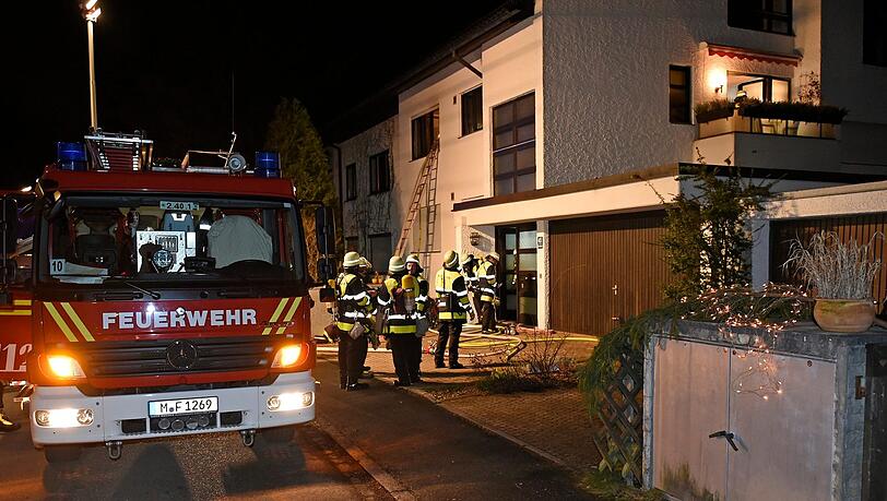 In der Reismühlenstraße ist es am Freitagabend zu einem Großbrand gekommen. In der Reismühlenstraße ist es am Freitagabend zu einem Großbrand gekommen.
