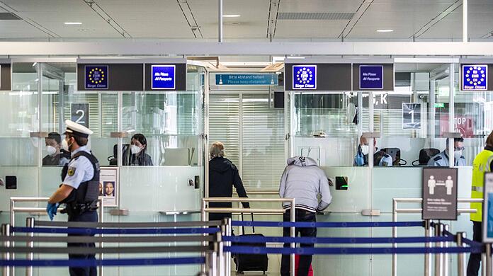 Blick auf den Sicherheitsbereich im Flughafen München. (Archivbild)