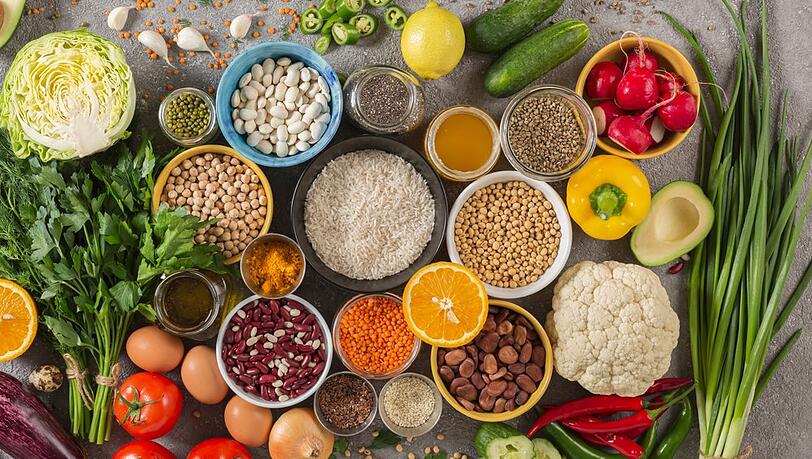 Hülsenfrüchte, Bohnen und grünes Gemüse sind gut für den Stoffwechsel. Hülsenfrüchte, Bohnen und grünes Gemüse sind gut für den Stoffwechsel.