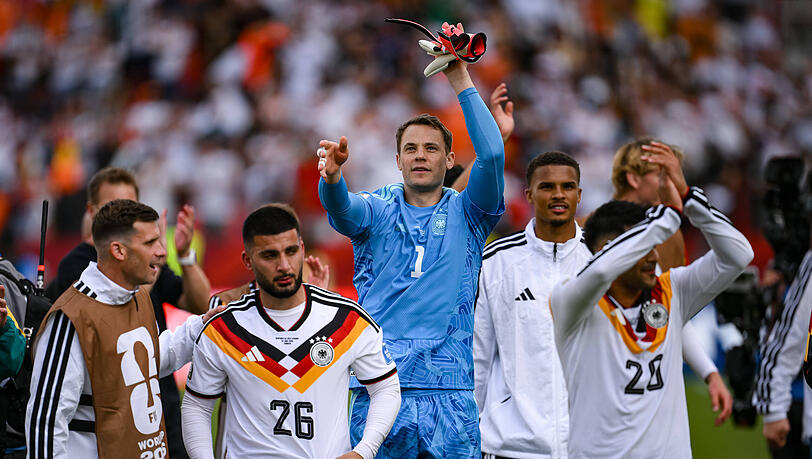 Legt auch mit 40 Jahren noch Tanzeinlagen hin: Manuel Neuer.