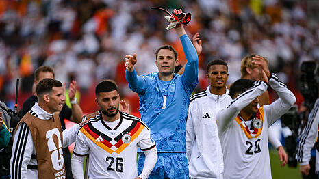 Legt auch mit 40 Jahren noch Tanzeinlagen hin: Manuel Neuer.