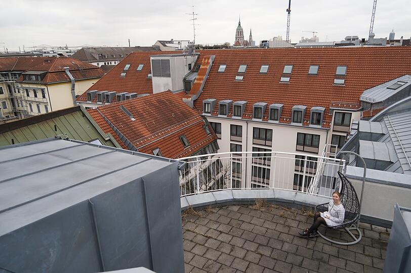 Isolation mit Ausblick: Wer das Einzelzimmer unterm Dach bucht, bekommt diese Dachterrasse dazu.