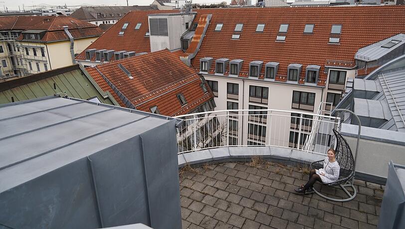Isolation mit Ausblick: Wer das Einzelzimmer unterm Dach bucht, bekommt diese Dachterrasse dazu. Isolation mit Ausblick: Wer das Einzelzimmer unterm Dach bucht, bekommt diese Dachterrasse dazu.