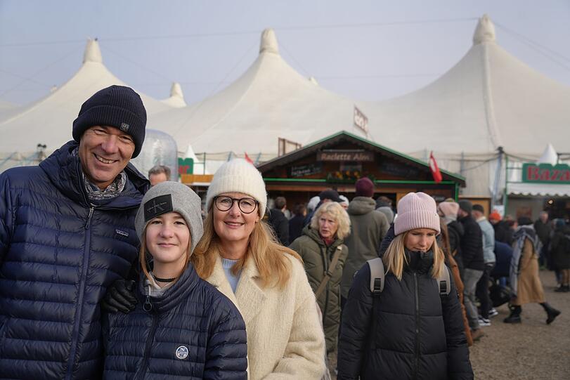 Papa Olli, Tochter Ida und Mama Britta wollen sich durchprobieren.