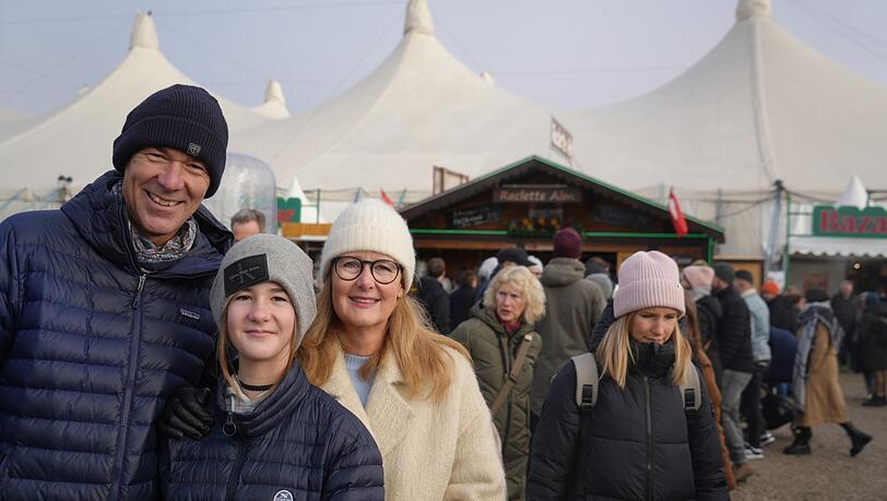 Papa Olli, Tochter Ida und Mama Britta wollen sich durchprobieren.