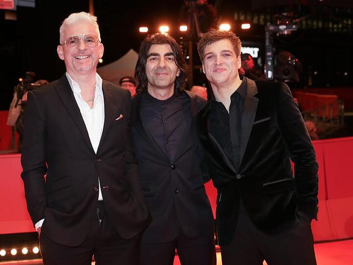 Regisseur und Produzent Fatih Akin (m.), Schauspieler Jonas Dassler und Autor Heinz Strunk (l) bei der Premiere des Films "Der goldene Handschuh".