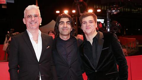 Regisseur und Produzent Fatih Akin (m.), Schauspieler Jonas Dassler und Autor Heinz Strunk (l) bei der Premiere des Films "Der goldene Handschuh".