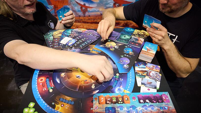 Brettspiele sind nach Branchenangaben weiter stark gefragt.