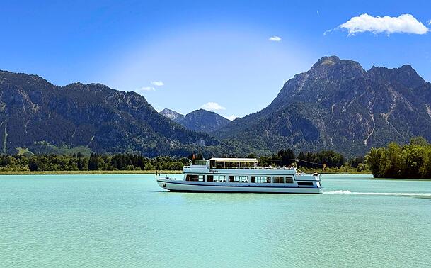 Der Forggensee bei F&uuml;ssen im Allg&auml;u. In dieser Ferien-Region sind die Immobilienpreise etwas moderater.