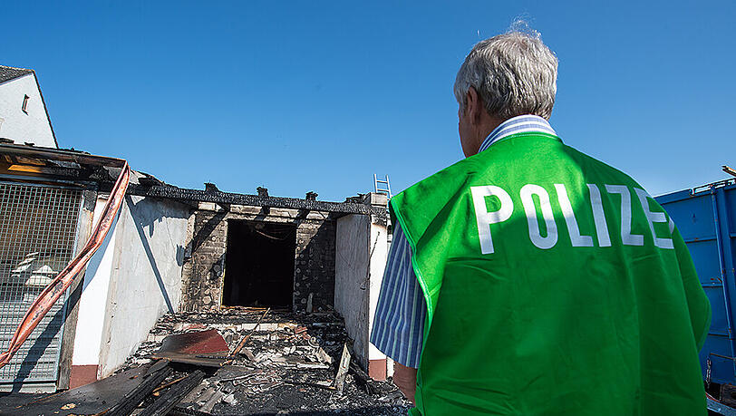 Nach dem Brandanschlag auf ein noch leerstehendes Flüchtlingsheim im oberbayerischen Reichertshofen haben die Ermittler Hinweise auf einen Brandbeschleuniger gefunden. (Symbolbild) Nach dem Brandanschlag auf ein noch leerstehendes Flüchtlingsheim im oberbayerischen Reichertshofen haben die Ermittler Hinweise auf einen Brandbeschleuniger gefunden. (Symbolbild)