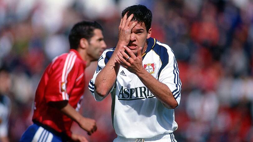 Blamage in Unterhaching: Bayer Leverkusen verspielt 2000 die sicher geglaubte Meisterschaft. Michael Ballack erzielte ein Eigentor.