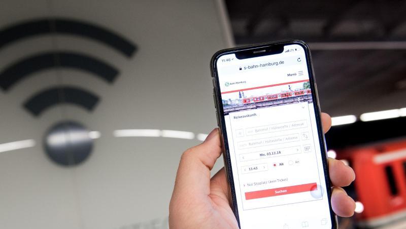 "Die flächendeckende Ausstattung mit kostenlosem WLAN sollte heutzutage eigentlich eine Selbstverständlichkeit sein", sagt Dirk Flege, Geschäftsführer des Schienenlobby-Verbands. "Die flächendeckende Ausstattung mit kostenlosem WLAN sollte heutzutage eigentlich eine Selbstverständlichkeit sein", sagt Dirk Flege, Geschäftsführer des Schienenlobby-Verbands.
