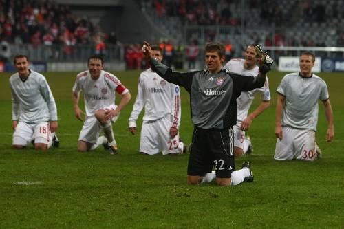 Auch die letzte Prüfung vor der Südkurve überstand Ersatzkeeper Jörg Butt.