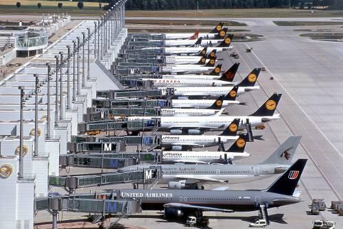 Am Münchner Flughafen gibt es Streit um die Abfertigung.