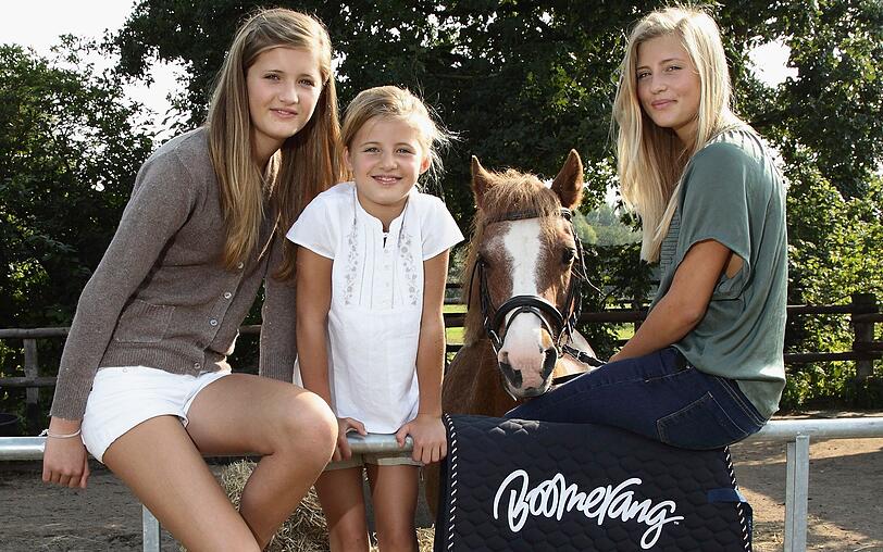 Ihre ersten kleineren Rollen hatten sie in Til Schweigers Kinohit "Keinohrhasen" (2007), 15 Jahre ist es her, dass seine T&ouml;chter (von links) Lilli, Emma und Luna Schweiger in "Die Pfotenbande" (2011) auf gemeinsame "tierische Abenteuer" gingen.