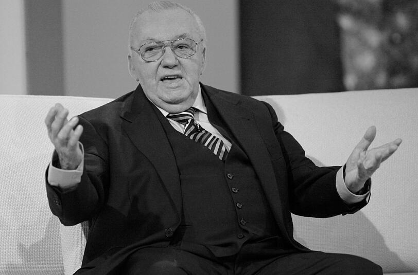 01.05. Heinz Schenk (89) Der Entertainer präsentierte 21 Jahre lang bis 1987 die ARD-Fernsehshow "Zum Blauen Bock". Der Humorist verfasste Hunderte Lieder, Witze und Gedichte.