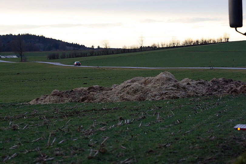 Bei Sillersdorf hat sich ein betrunkener Mann mit seinem Audi überschlagen. Die Bilder von der Unfallstelle.
