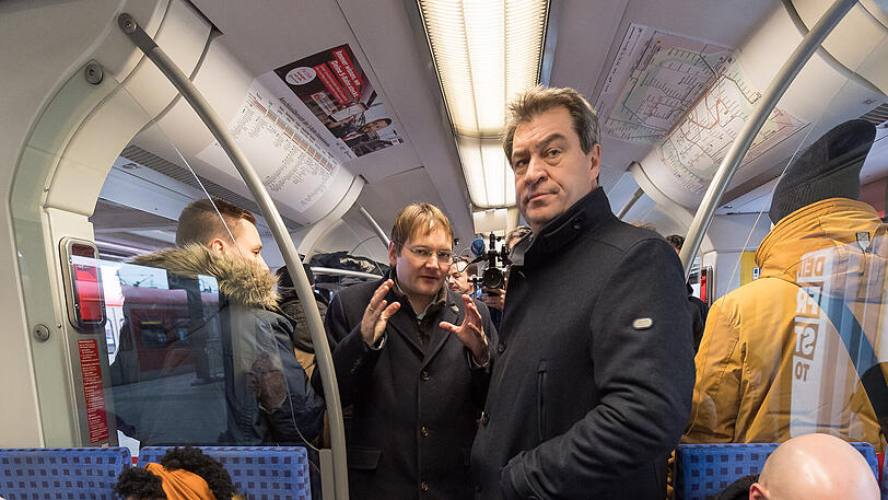 Haben sich direkt vor Ort ein Bild der Lage gemacht: Bayerns Ministerpräsident Markus Söder (r.) und der bayerische Verkehrsminister Hans Reichhart (beide CSU).
