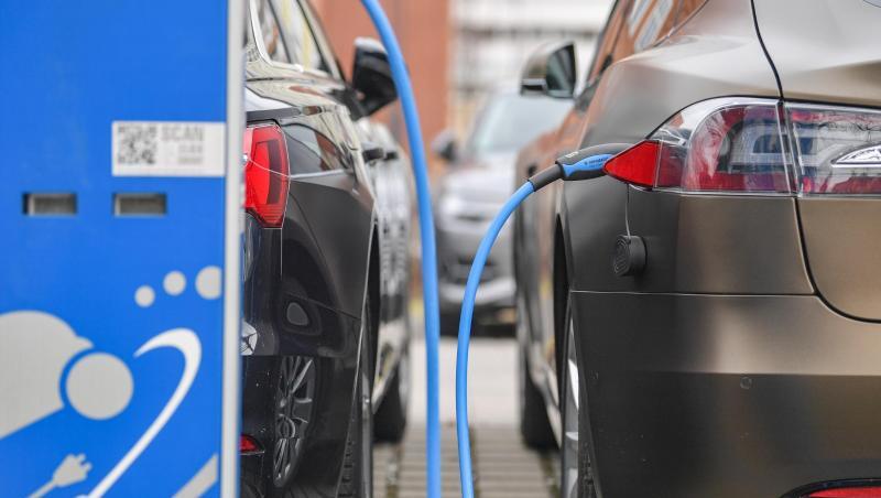 Stromtankstelle in Cottbus: Wie die Elektromobilität in Deutschland ausgebaut werden soll, ist weiter umstritten. Foto. Patrick Pleul Stromtankstelle in Cottbus: Wie die Elektromobilität in Deutschland ausgebaut werden soll, ist weiter umstritten. Foto. Patrick Pleul