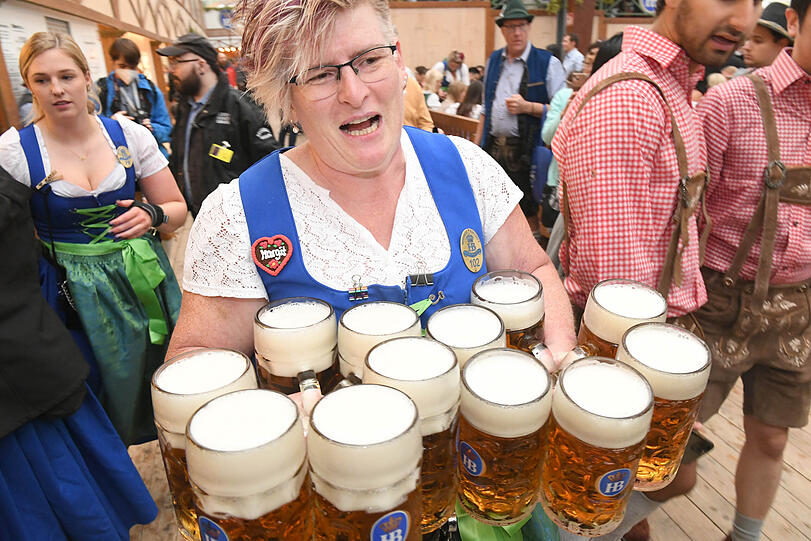 Die besten Bilder vom ersten Wiesn-Tag 2022.