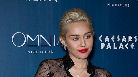 Miley Cyrus freut sich über den Erfolg ihrer neuen Single "Flowers".