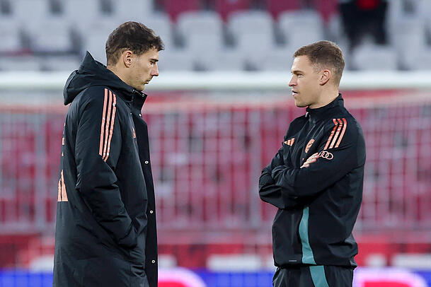 Leon Goretzka (l.) im Gespräch mit seinem Bayern-Kollegen Joshua Kimmich. Leon Goretzka (l.) im Gespräch mit seinem Bayern-Kollegen Joshua Kimmich.
