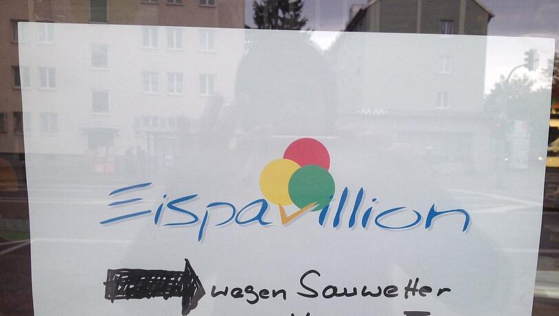 Hier blieb die Ladentür wegen des "Sauwetters" zu. Hier blieb die Ladentür wegen des "Sauwetters" zu.